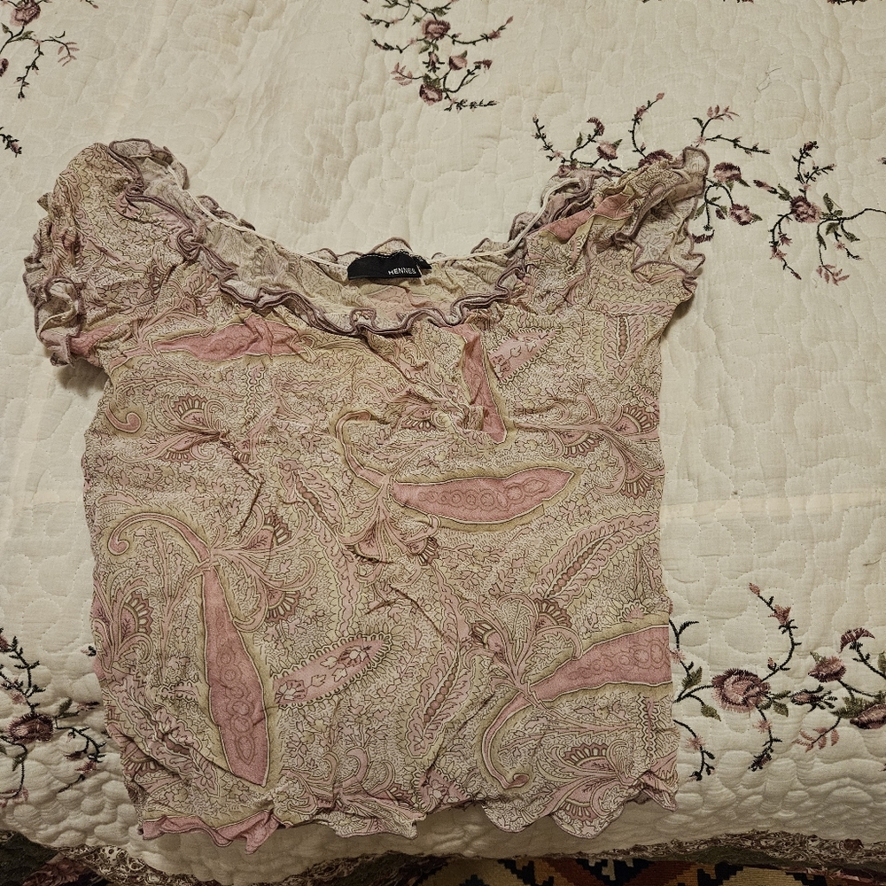 Brand new shirt very nice pink cream design